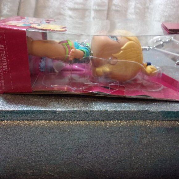 T-156 NEW SEALED 2023 BRATZ BABY CHLOE WITH ANGEL PIG DOLL - Picture 6 of 8